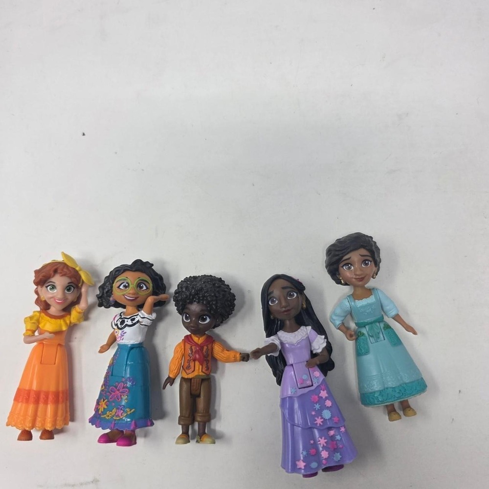 encanto‎ figurines